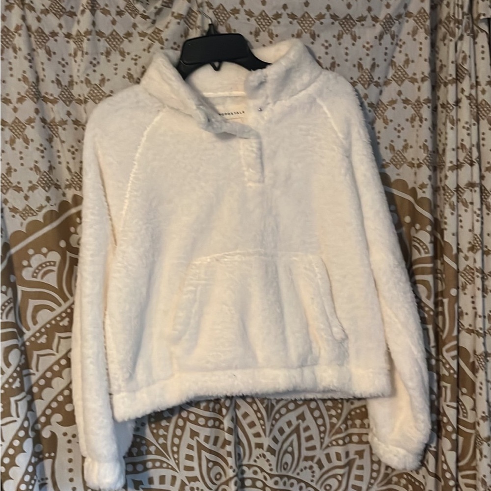 Aeropostale women’s Plush White Jacket